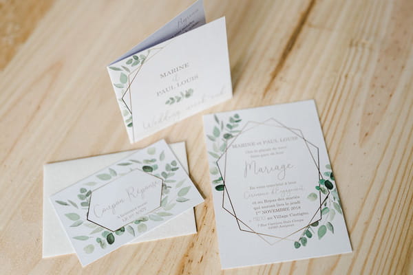 faire-part mariage ambiance végétale avec différents coupons aquarelle feullage et géométrie dorée les petits papiers du bonheur